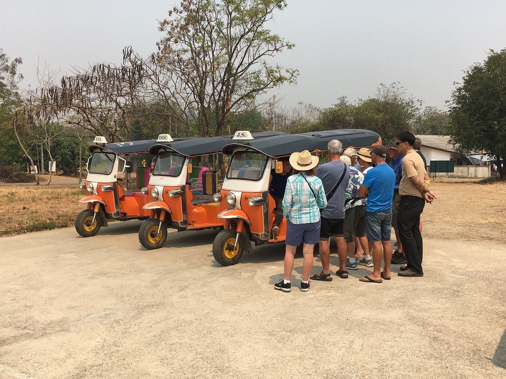 How to drive a Tuk Tuk 1 HOW TO DRIVE A TUK TUK 3